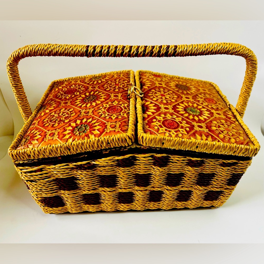 VINTAGE 70s Singer Floral tooled leather Sewing Kit Basket